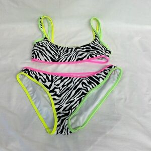 No Boundaries 2 piece bathing suit - top size m(7-9) bottoms size large (11-13)